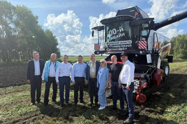 Ростсельмаш представил технику на Дне поля в Свердловской области